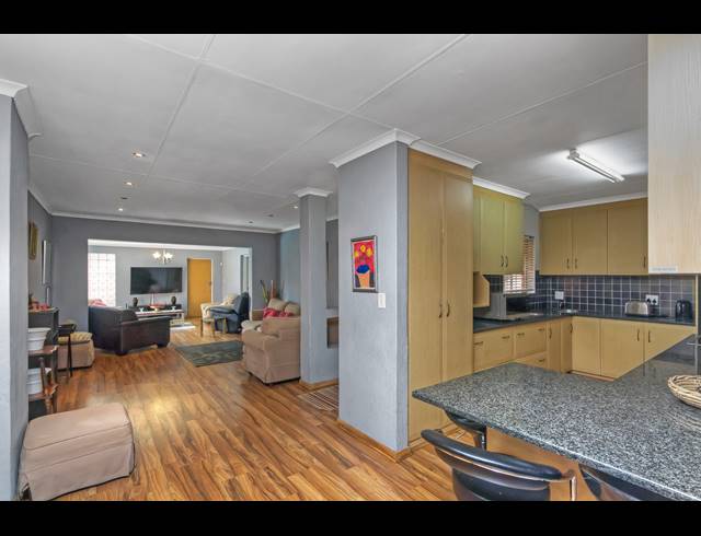 3 BEDROOM FREEHOLD FOR SALE IN PAULSHOF